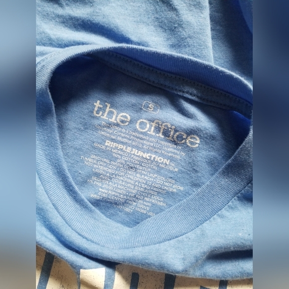 🎄 The Office Dunder Mifflin Inc T Shirt - Picture 4 of 4